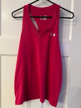 Under Armour Women’s Semi-fitted athletic tank top size Medium Heat Gear pink